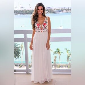 Soieblu white maxi dress with a deep V-neck and floral embroidery women’s Sz M